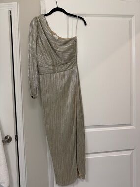 Saylor One Shoulder Silver Gown